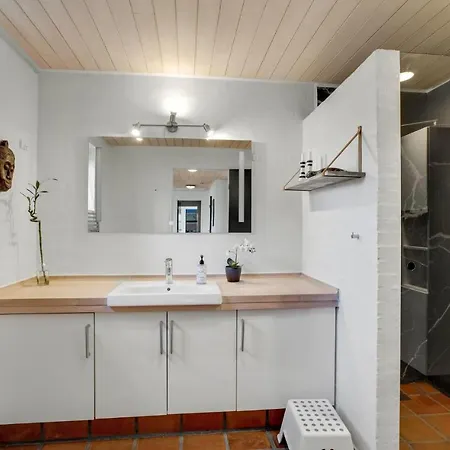 Feriehus Beautiful In With Kitchen